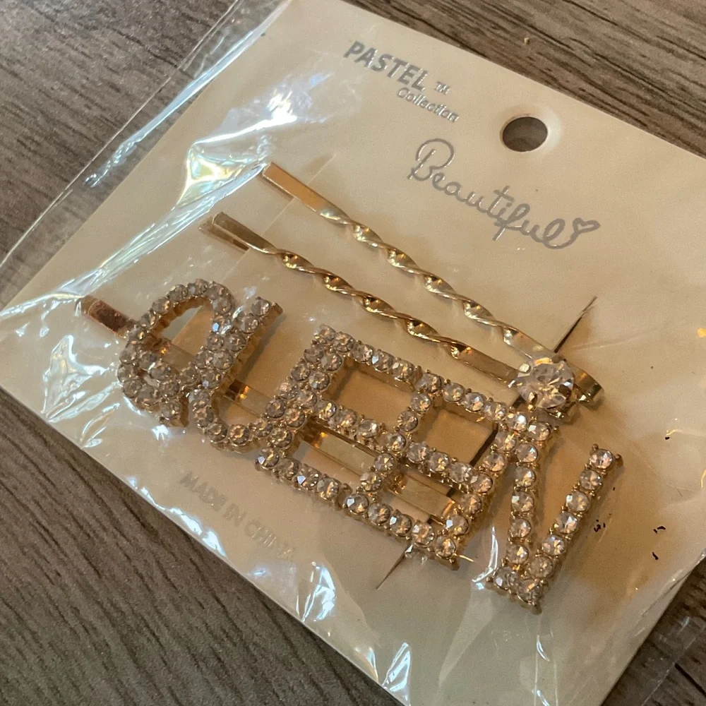 Gold 'QUEEN' Rhinestone Hair Clip Set